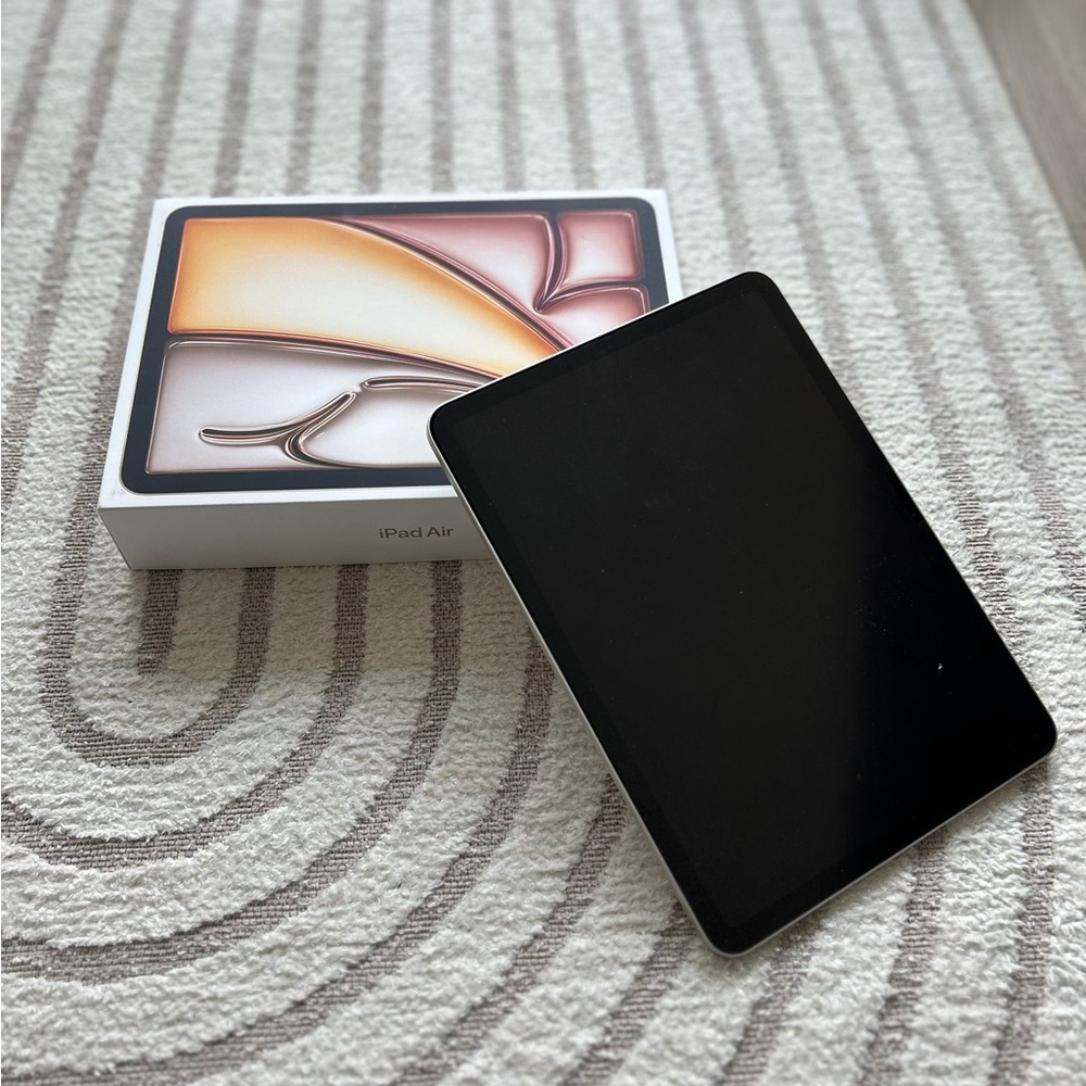 Apple iPad Air - Sleek Black